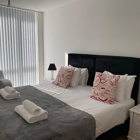 Berks Luxury Serviced Apartments , Free Parking, Free Gym And Free Wifi Bracknell Habitación foto