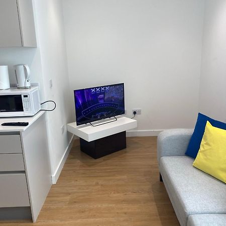 Berks Luxury Serviced Apartments , Free Parking, Free Gym And Free Wifi Bracknell Habitación foto